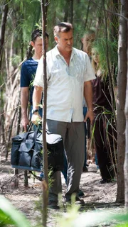 Von links: Michael Westen (Jeffrey Donovan), Sam Axe (Bruce Campbell), Jesse Porter (Coby Bell) und Sonya (Alona Tal)  Die Verwendung des sendungsbezogenen Materials ist nur mit dem Hinweis und Verlinkung auf RTL+ gestattet.