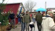 Verregneter Weihnachtsmarkt in Niendorf an der Ostsee.