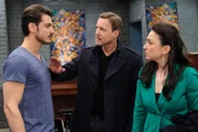 Marco (Salvatore Greco, li.) ist entsetzt, als er merkt, dass Isabelles Job leichtfertig von David (Andreas Hofer) und Simone (Tatjana Clasing) aufs Spiel gesetzt wird und setzt die beiden unter Druck.