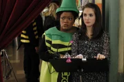 Die Gruppe plant unter Annies (Alison Brie, r.) Leitung eine Anti-Drogen-Show, zu der neben Shirley (Yvette Nicole Brown, l.) und den anderen aus der Lerngruppe 50 Teenies einer benachbarten Mittelschule kommen sollen. Anfangs scheint alles gut zu laufen ...