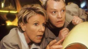 Schritte in der dunklen Tiefgarage! Nikola (Mariele Millowitsch) und Tim (Oliver Reinhard) verstecken sich, bevor der Parkhausräuber sie entdeckt...