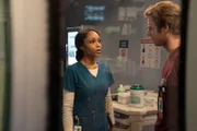 April Sexton (Yaya DaCosta), Dr. Will Halstead (Nick Gehlfuss). Die Verwendung des sendungsbezogenen Materials ist nur mit dem Hinweis und Verlinkung auf TVNOW gestattet.
