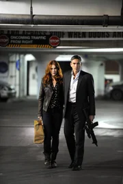 Wendy McNally (Bridget Regan) und Reese (Jim Caviezel)