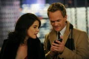 Die Eröffnung von Teds Gebäude steht bevor, und während er total nervös ist, hat Barney (Neil Patrick Harris, r.) eine große Überraschung für Robin (Cobie Smulders, l.) ...