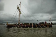 Das nachgebaute Römerschiff sticht erstmals in See, gerudert von einer großen Crew aus Studierenden und Freiwilligen unter der Leitung von Prof. Dr. Boris Dreyer.
