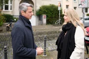 Benedikt (Jens Hajek) ist über sich selbst erschrocken, als er Patrizia (Miriam Lahnstein) bei Utes Kosenamen nennt.