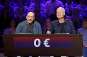Rateteam-Kapitän Bernhard Hoëcker (l.) mit Fernsehmoderator und Komiker Guido Cantz (r.).