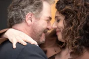 Für das Liebespaar Antonio (Andrea Pennacchi, l.) und Beatrice (Manuela Mandracchia, r.) steht die Hochzeit bevor.