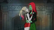 L-R: Harley Quinn und Poison Ivy