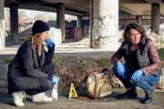 Tatort Der Stelzenmann. Lisa Bitter als Johanna Stern, Ulrike Folkerts als Lena Odenthal.