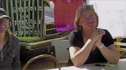 Kathleen McGehee Als herauskommt, dass es sich bei dem Mörder um einen Psychopathen handelt, der von Dämonen und Masken besessen ist, verschärft sich die Panik.