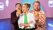 Sebastian Lege (r.), Lilly Temme (M.) und Florian Reza (l.) sind dem Öko-Schummel von McDonald's auf der Spur: Was steckt wirklich im pflanzlichen Burger McPlant?