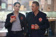 Beziehungskrise: Miranda Rae Mayo als Stella Kidd, Taylor Kinney als Kelly Severide.