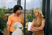 Christoph (Roman Rossa, l.) ist von Katjas (Saskia Valencia, r.) Kunst begeistert und bestärkt sie, ihren künstlerischen Weg weiter zu gehen.