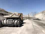 Der Rock Hawg 1475 XL kann Straßen, Tunnel, Flughäfen und U-Bahn-Stationen bauen und ist effizienter als 15 Standardbagger.