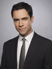 (7. Staffel) - Nicht immer kommt Det. Lilly Rush bei der Aufklärung allein zu recht. Deshalb wird sie von ihrem Kollegen Detektiv Scott Valens (Danny Pino) tatkräftig unterstützt ...