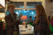 Jen (Máiréad Tyers) geht auf ein Date und lernt Gordon (Eros Vlahos) kennen, der sich zur Begrüßung nicht nur ungewöhnlich verhält, sondern auch eine ungewöhnlich schräge Gabe hat.