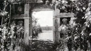 Garten, altes Tor.