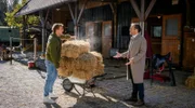 Vincent (Martin Walde, l.) lässt seinen Frust über Ana an Markus (Timo Ben Schöfer, r.) aus.