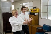 Kyle Bradway (Ryan Hansen, l.); Henry Pollard (Adam Scott, r.)