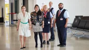 (v.l.n.r.) Sabine Grünberg (Doris Golpashin); Samira Karahanci (Sara Fazilat); Ingrid Fink (Petra Kleinert); Harald Armbruster (Jan Georg Schütte); Ertu Karahanci (Kailas Mahadevan)