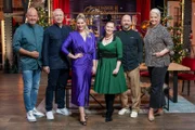 (v.l.n.r.) Frank Rosin; Alexander Herrmann; Angelina Kirsch; Enie van de Meiklokjes; Christian Hümbs; Bettina Schliephake-Burchardt