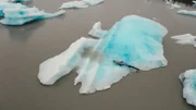 Anna in der Gletscherlagune Fjallsarlon des Vatnjajökull