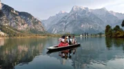 Echoblasen, musizieren während einer Bootsfahrt im Almtal