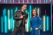 Bülent Ceylan startet höchstpersönlich das türkische Weltraumprogramm. Die Astrophysikerin und angehende Astronautin Suzanna Randall überrascht mit neuen amüsanten Facts.