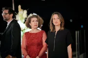 Isabelle Huppert 2 (Guilaine Londez) und Andr&eacute;a Martel (Camille Cottin)