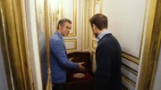 Von wegen unhygienisch: Mathieu da Vinha (l.), der Forschungsdirektor von Versailles, zeigt Mirko Drotschmann (r.) das "cabinet de chaise". Seit Ludwig XIV. das stille Örtchen der Könige.