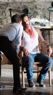 Carlos Cruz (Stephen Martines)