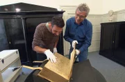 Steffen darf mit Historiker Martin Meyer den Riesencodex, das Gesamtwerk der Hildegard, anschauen, quasi ihr Best of.