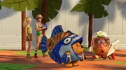 "Classic Cartoon", "Urlaub auf Hawaii." Zufällig erfahren Ken und Barbie, dass Bonnie Urlaub auf Hawaii machen will. Die beiden sind sofort Feuer und Flamme und haben auch schon eine Idee, wie sie mitfahren können: Heimlich verstecken sie sich in Bonnies Reisegepäck. So ausgeklügelt ihr Plan auch sein mag, er geht leider nicht auf. Als ihre Freunde sehen, wie enttäuscht Barbie und Ken über die verpatzten Tage am Meer sind, haben sie Mitleid und versuchen, die beiden zu trösten.