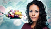 Sie sollen Gesundheit und Fitness bringen. Deshalb bewerben viele Influencerinnen und Influencer sie, aber auch im Drogeriemarkt oder der Apotheke kommt man an Nahrungsergänzungsmitteln nicht vorbei. Was können diese Pulver, Kapseln und Tabletten? Brauchen wir sie wirklich oder sind sie sogar gesundheitsschädigend? Das schaut sich Quarks in dieser Sendung genau an. Wem nützen die tausenden Nahrungsergänzungsmittel wirklich? Wer sollte sie nehmen und wer kann sie sich sparen? - Moderation: Florence Randrianarisoa