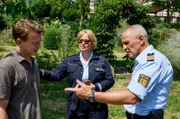 Leonies Freund Johann Vogt (Felix von Bredow, li.) beteuert seine Unschuld am Tod von Leonies Exfreund Heiko. Nele Fehrenbach (Floriane Daniel) und Paul Schott (Tim Wilde, re.) haben so ihre Zweifel.