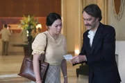 Mireille (Noémie Leduc-Vaudry, l.); Gaétan Delisle (François Létourneau, r.)