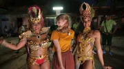 Nina Heins (Mitte) besucht in Mindelo, der zweitgrößte Stadt der Kapverden, die Proben einer Sambagruppe. Mindelo, auf der Insel São Vicente, gilt als die heimliche Hauptstadt.
