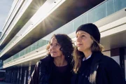 Die Kommissarinnen beschäftigen sich mit der Entführung eines Achtjährigen, v.li.: Ulrike Folkerts als Lena Odenthal, Lisa Bitter als Johanna Stern