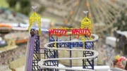 Die "Wilde Maus" ist ein echter Achterbahn-Klassiker auf Jahrmärkten. Im Wunderland verweigert das Miniatur-Fahrgeschäft allerdings immer wieder den Dienst. Höchste Zeit also für eine Neu-Konstruktion des Karussells, natürlich Marke Eigenbau.