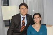 Gerner (Wolfgang Bahro) und Katrin (Ulrike Frank) erfahren überrascht von Dominiks Vorhaben, ein Haus für sich und Jasmin zu kaufen.