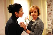 Doris (Simone Ritscher, l.); Pilar (Aviva Joel, r.)