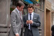 L-R: Peter Burke (Tim DeKay)  und Neal Caffrey (Matthew Bomer)
