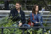 Ryan Eggold (Tom Keen), Ana Nogueira (Lena Mercer).