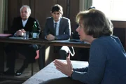Moritz (Daniel Fünffrock, Mitte); Pilar (Aviva Joel, r.)