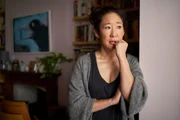 Neben den Problemen Zuhause besorgt Eve (Sandra Oh) eine ganz andere Sache. Denn die nächste Mission steht kurz bevor. Neben den Problemen Zuhause besorgt Eve (Sandra Oh) eine ganz andere Sache. Denn die nächste Mission steht kurz bevor.