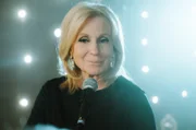 Maren Kroymann ist in der Sketchcomedy "Kroymann" von Radio Bremen, SWR, NDR und WDR mit weitreichenden Fragen beschäftigt.