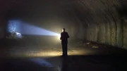 MiG-Kampfpilot Hasan Imamovi? in den Höhlen des ehemaligen jugoslawischen Militärflugplatzes Željava. Für diesen Stützpunkt wurden 3,5 Kilometer Tunnel in den Berg gesprengt.