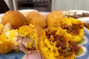 In Palermo bereitet Patrizia Arancini zu: Die einen füllt sie mit Bolognese, die anderen mit Schinken und Mozzarella.