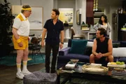 (v.l.n.r.) Harry (Elliott Gould); Josh (Mark Feuerstein); Andrew (David Walton); Eve (Liza Lapira)